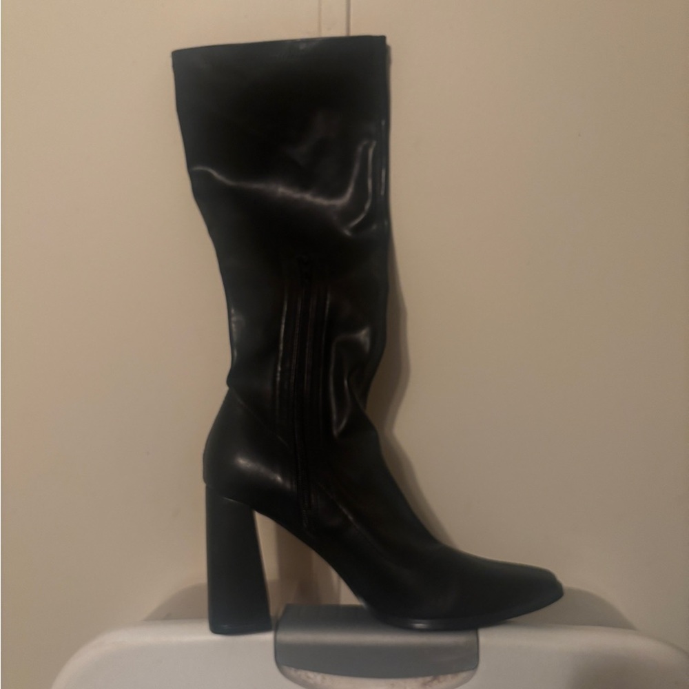 Womens black boots 8.5 nice